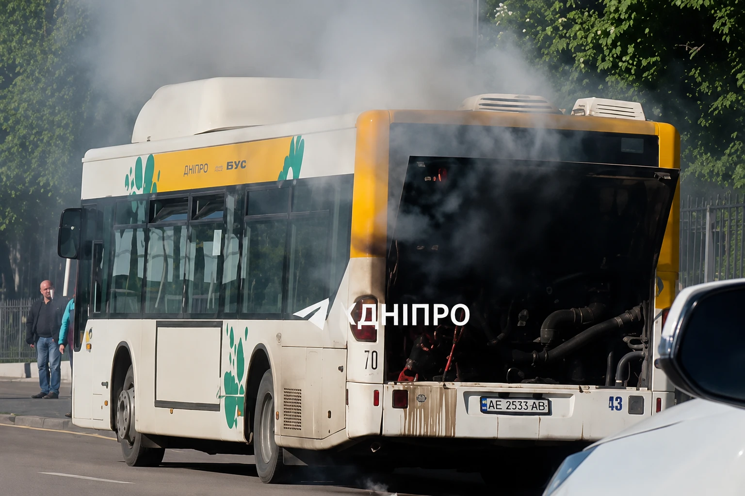 Надзвичайна ситуація у Дніпрі: на проспекті Богдана Хмельницького горів громадський транспорт