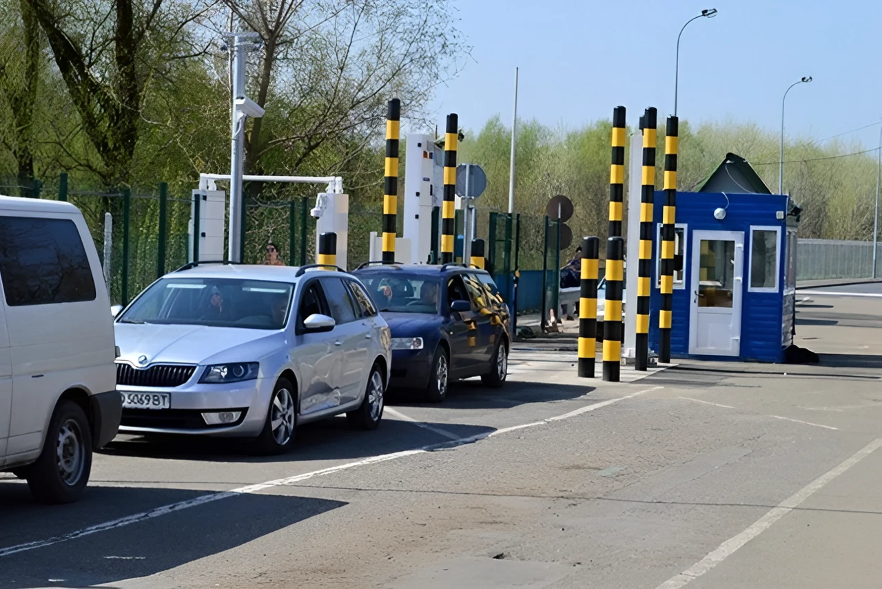 Кордон з Угорщиною: роботи сповільнюють рух авто