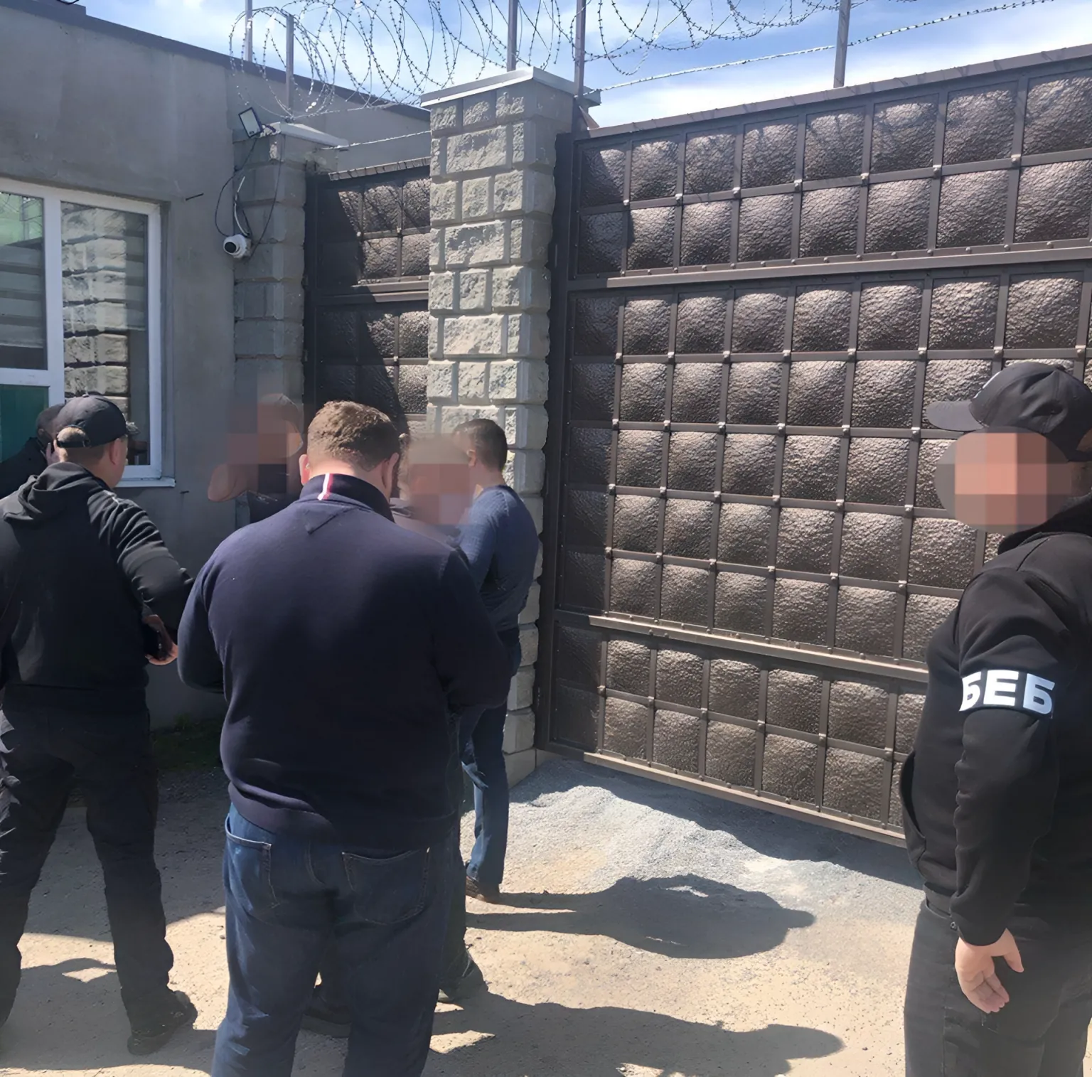 Масштабне ухилення від сплати акцизу: ексдиректору тютюнової фабрики оголосили підозру