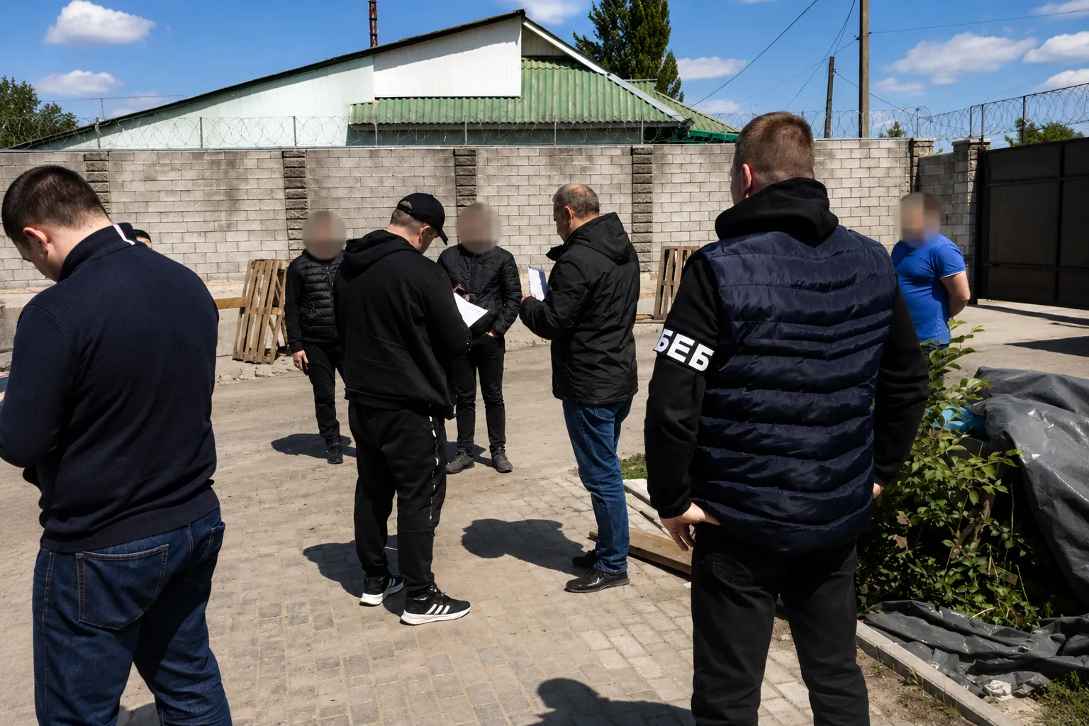Масштабне ухилення від сплати акцизу: ексдиректору тютюнової фабрики оголосили підозру