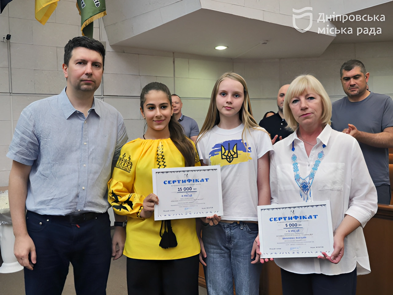 У Дніпрі нагородили активну молодь та благодійників