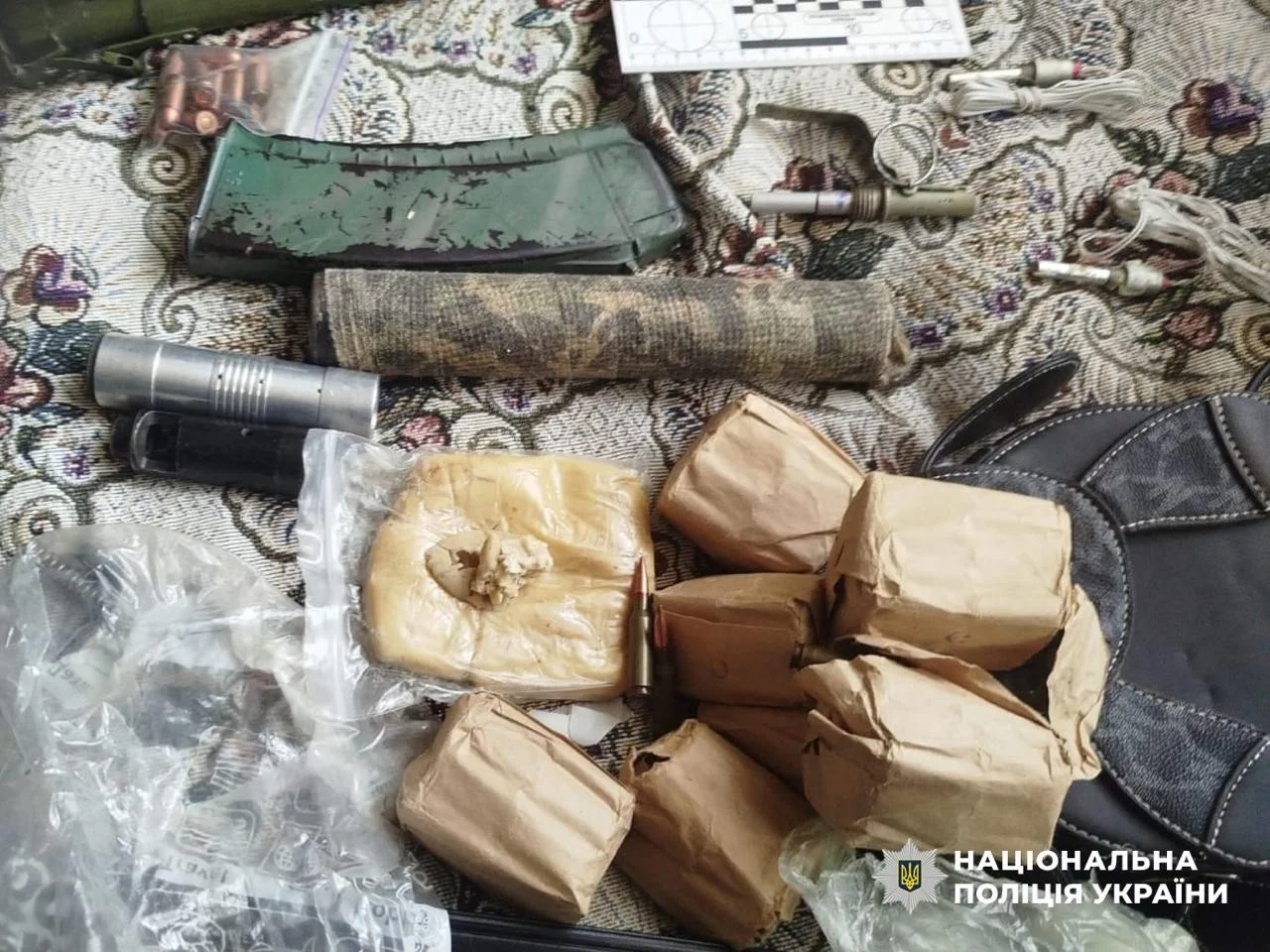 У Кам’янському затримали чоловіка з великим арсеналом вибухівки та зброї