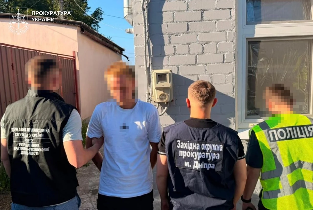 Правоохоронці Дніпра викрили організатора нелегального каналу переправлення чоловіків за кордон
