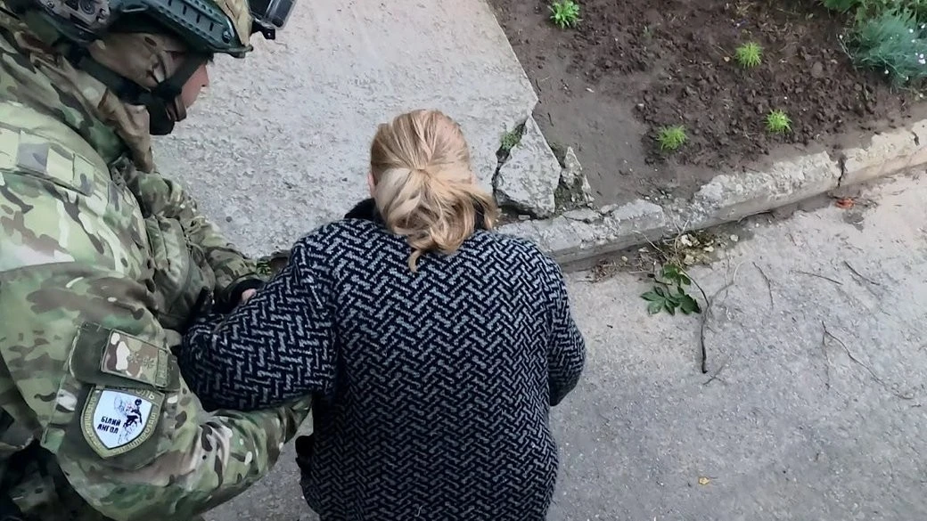 Рятували під ударами: “Білі янголи” вивезли літнє подружжя з прифронтової Дніпропетровщини